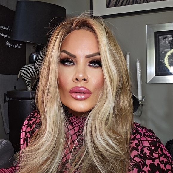 Elegant Blonde And Brown Wig - Picture 3 of 11